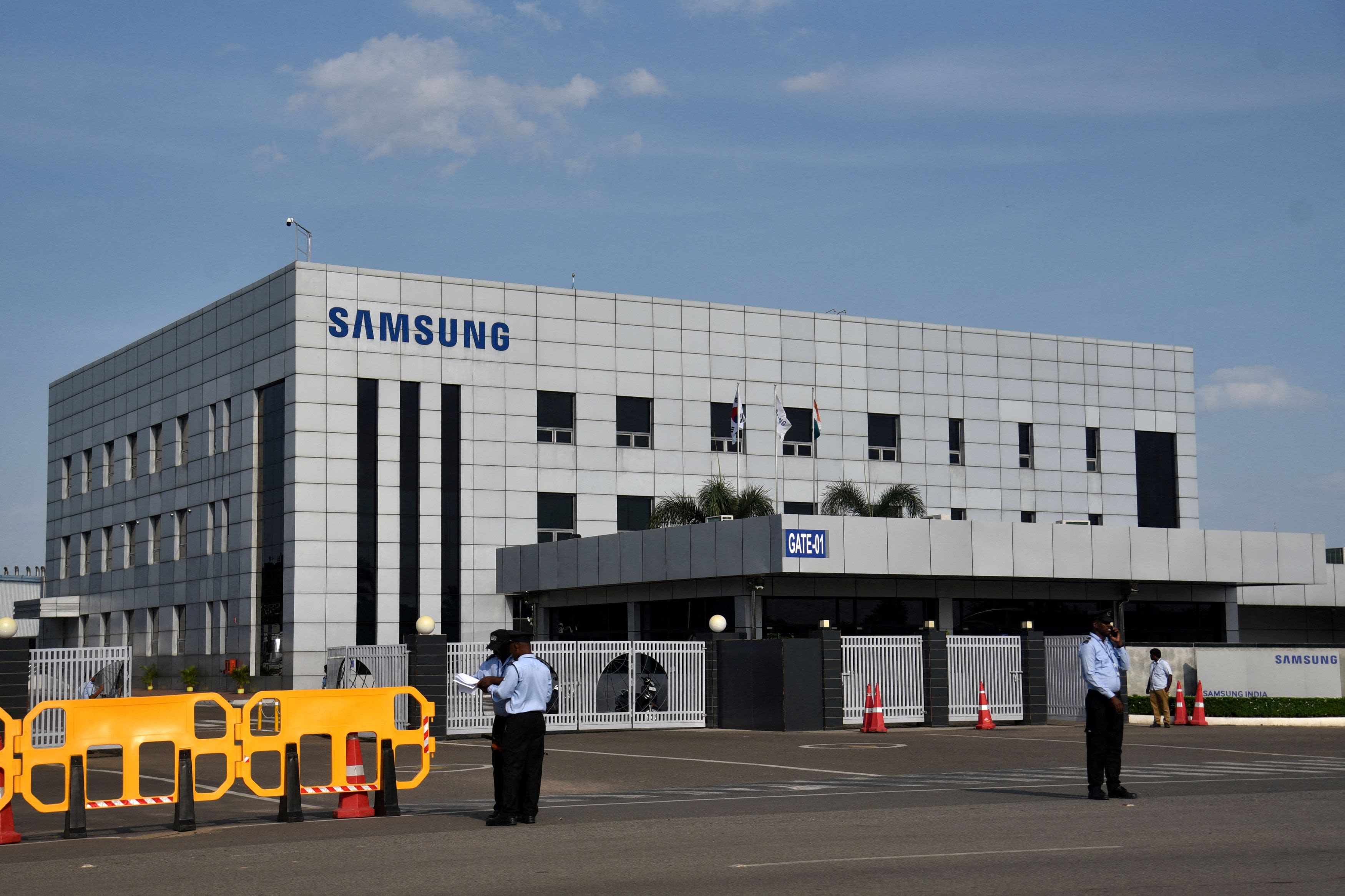 Security guards stand outside a Samsung facility during a strike by the factory workers demanding higher wages in Sriperumbudur, near the city of Chennai, September 16, 2024. Credit: Reuters File Photo