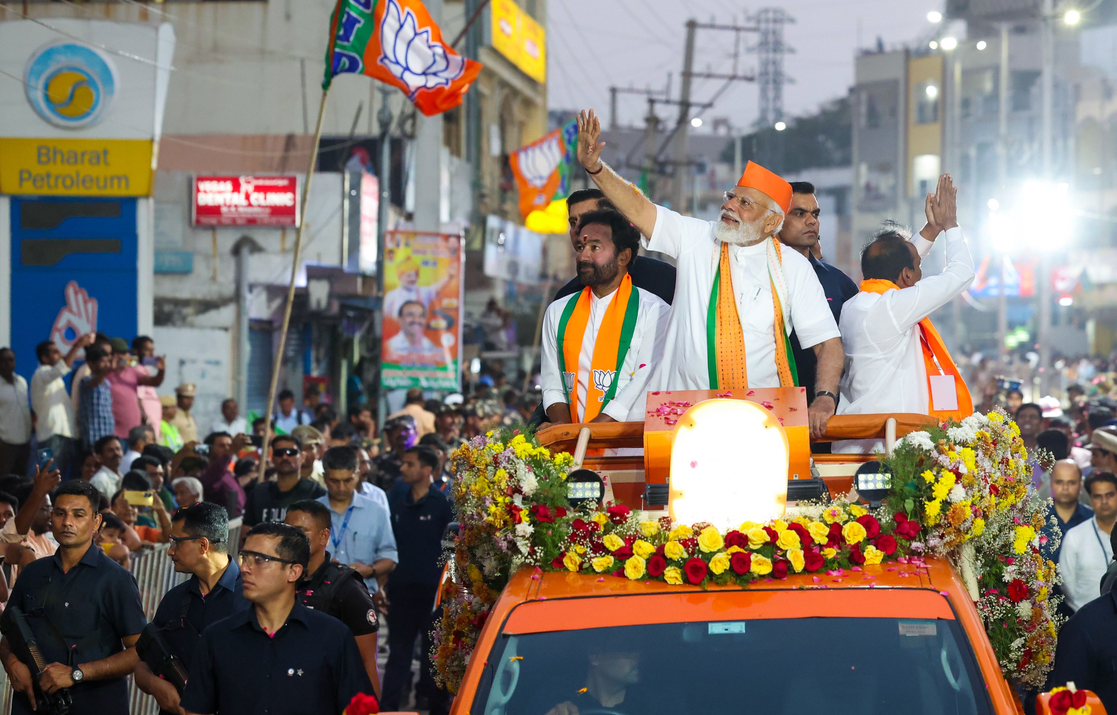चुनाव का रास्ता: लोकसभा चुनाव से पहले प्रधानमंत्री मोदी के पदचिह्नों पर एक  नजर